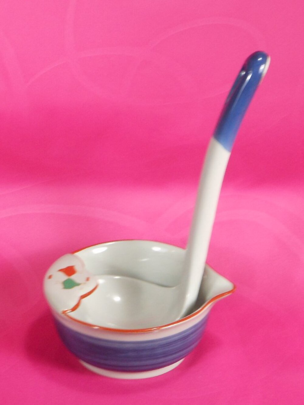 Nobilta handmade porcelain laddle stand